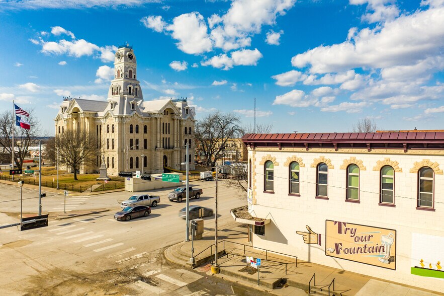 More Photos Of 75 N Waco St, Hillsboro General Retail For Lease