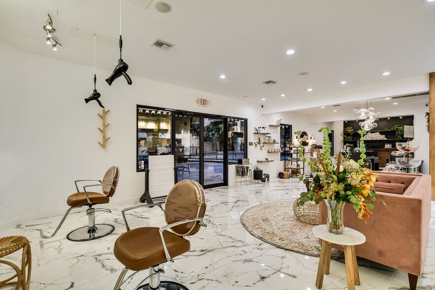 More Photos Of 1101 W 34th St, Austin Freestanding For Sale