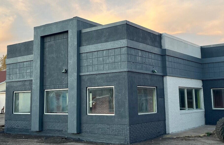 Primary Photo Of 613 Flindt Dr, Storm Lake Fast Food For Lease