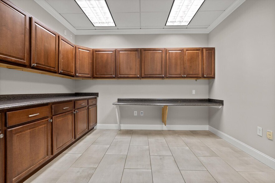 More Photos Of 7446 Shallowford Rd, Chattanooga Medical For Lease