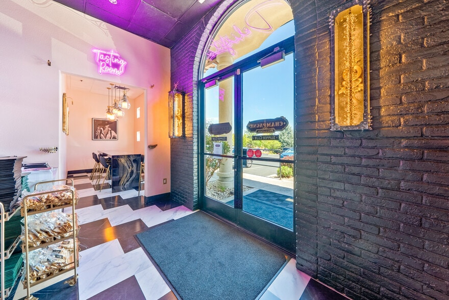 More Photos Of 550 W Plumb Ln, Reno General Retail For Lease