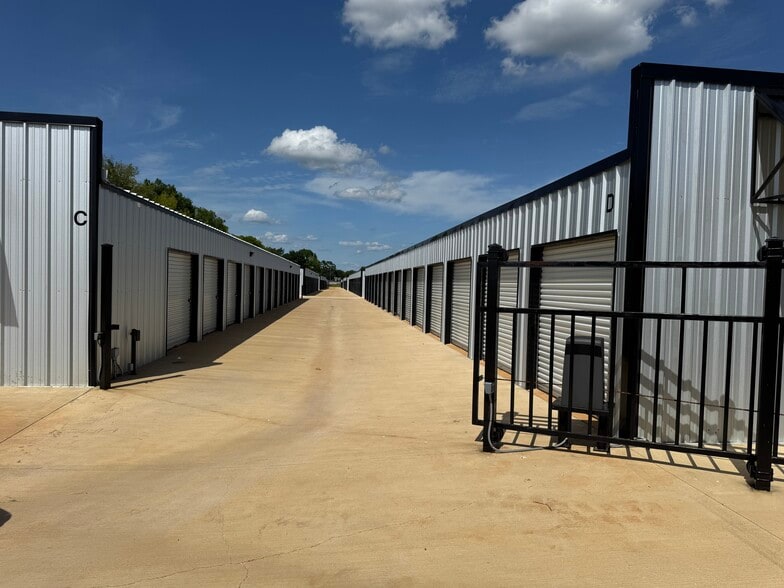 More Photos Of 975 Houston st, Bullard Self Storage For Sale