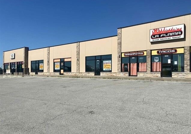 More Photos Of 114 Myrtle St, Davenport Storefront For Lease