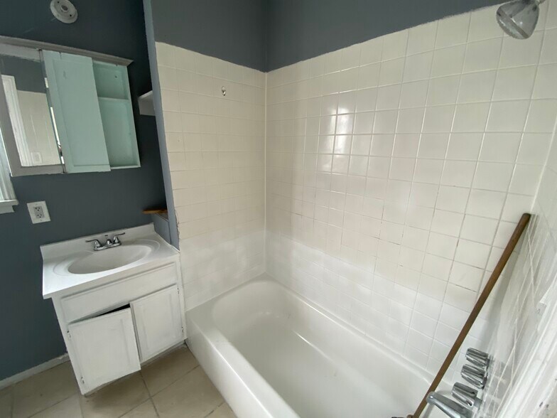 More Photos Of 961 W 47th St, Los Angeles Apartments For Sale