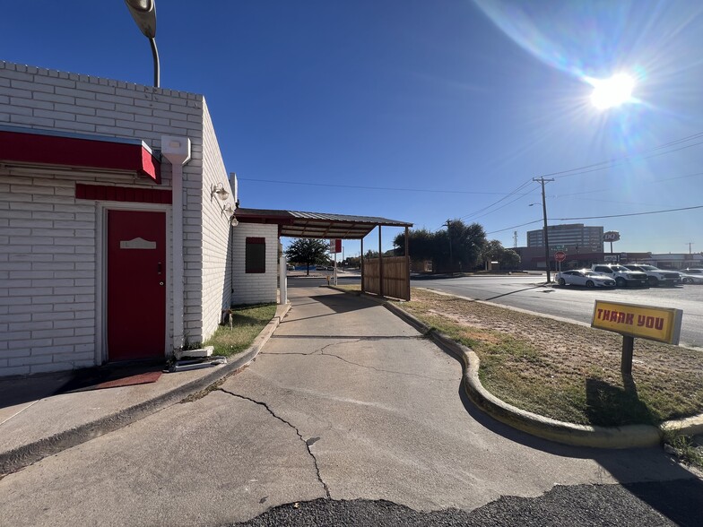 Primary Photo Of 801 N Big Spring St, Midland Restaurant For Sale