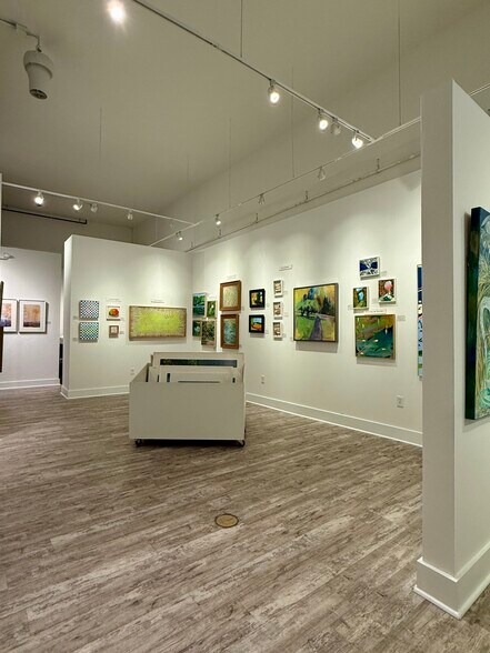 More Photos Of 22 Campbell Ave SE, Roanoke Storefront Retail Residential For Lease