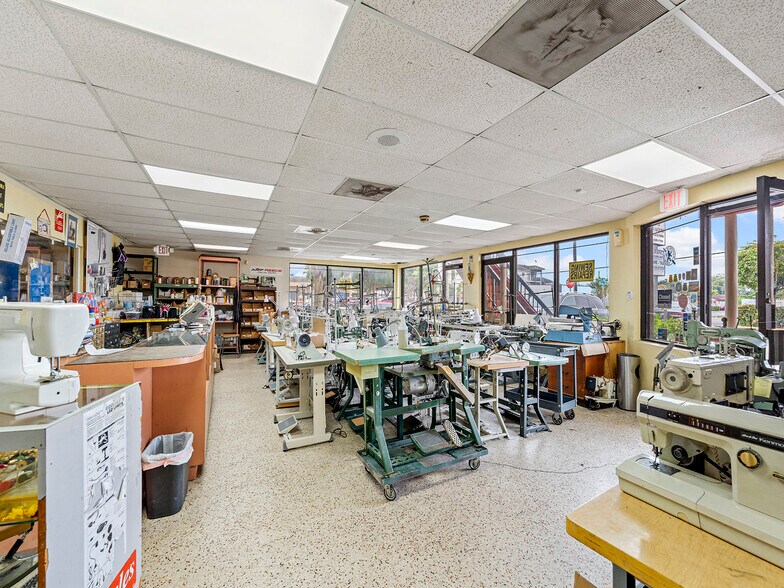 More Photos Of 4301 Palm Ave, Hialeah Unknown For Lease