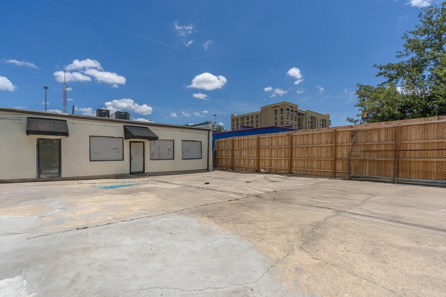 More Photos Of 1200 Kings Ave, Jacksonville Freestanding For Lease