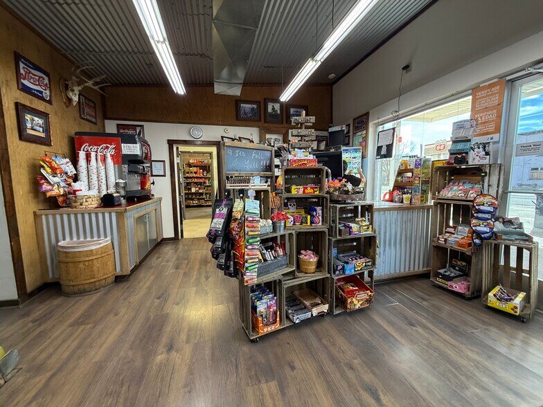 More Photos Of 781 Broadway ave, Des Moines General Retail For Sale