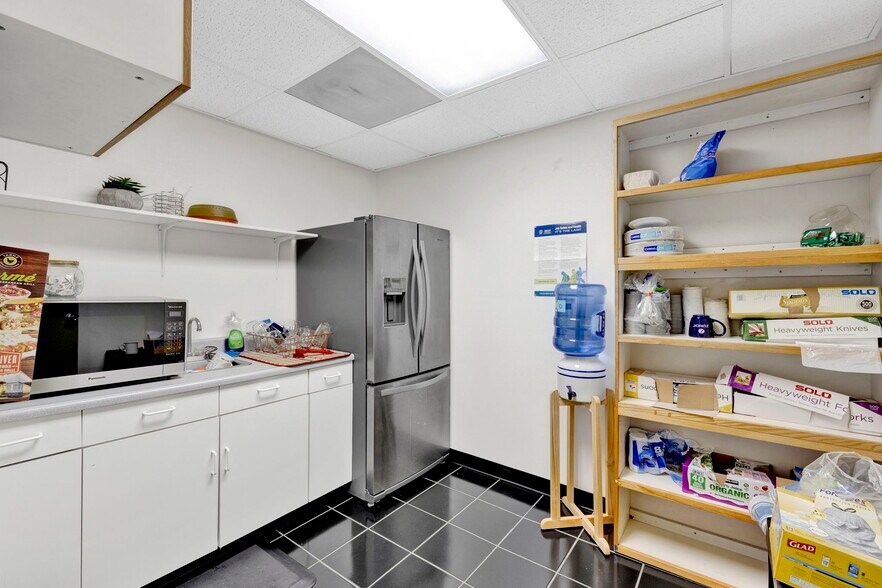 More Photos Of 3455 Ocean View Blvd, Glendale Office For Lease