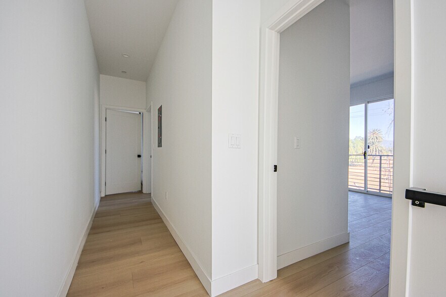 More Photos Of 6401 Odessa Ave, Lake Balboa Multifamily For Sale