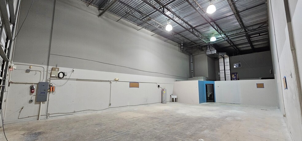 More Photos Of 10501 S Orange Ave, Orlando Light Manufacturing For Sale