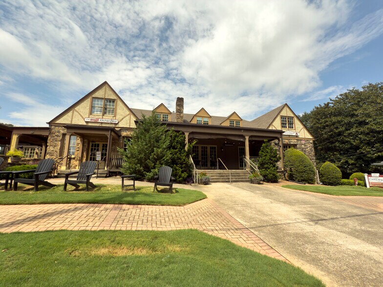 More Photos Of 590 Mimosa Blvd, Roswell Restaurant For Lease