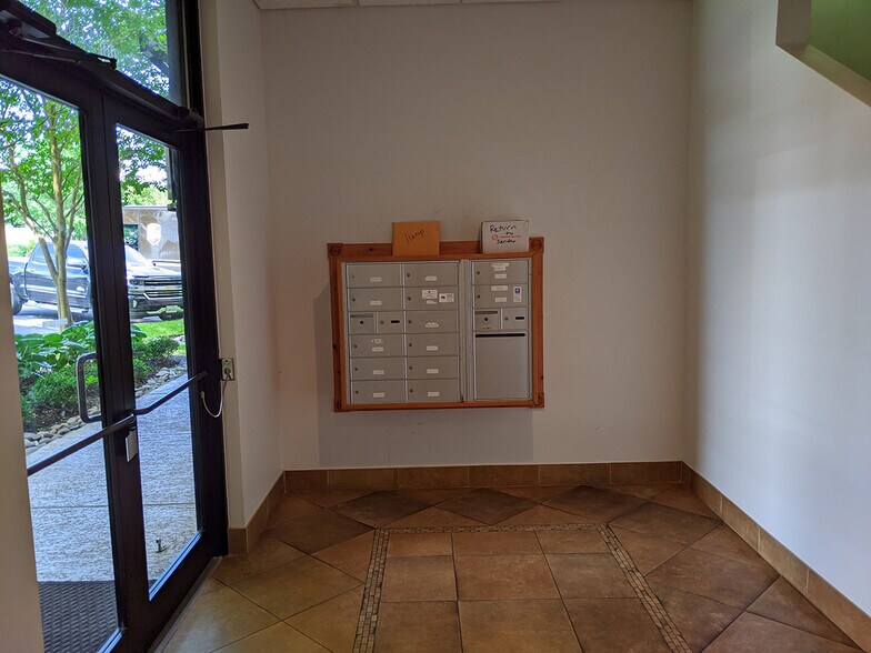 More Photos Of 248 Addie Roy Rd, Austin Office For Lease