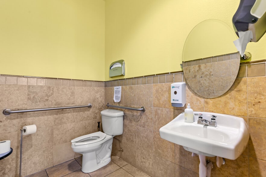 More Photos Of 7170 Smoke Ranch Rd, Las Vegas Office For Lease