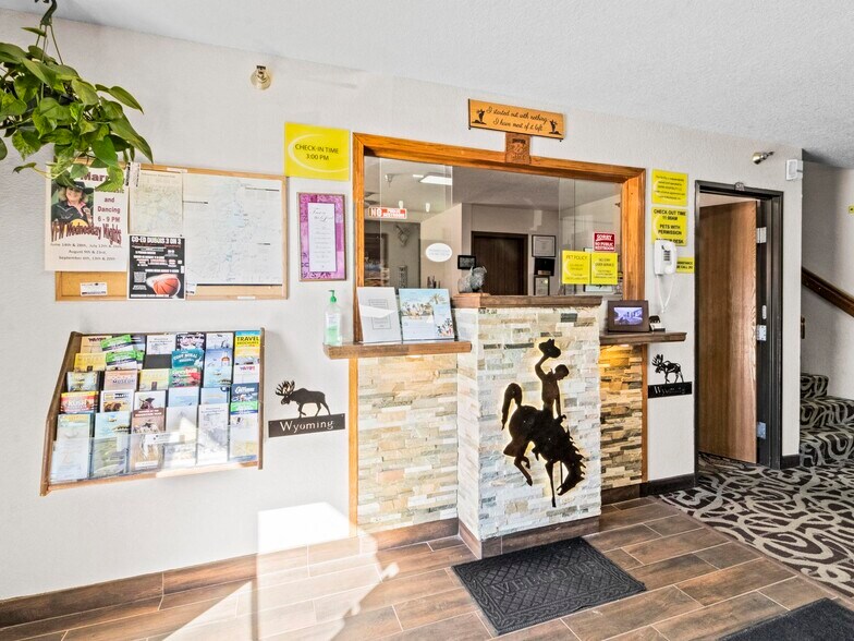 More Photos Of 1412 Warm Springs Dr, Dubois Hotel For Sale