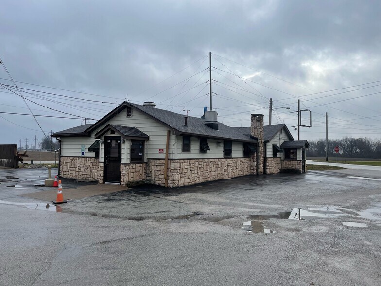 More Photos Of 3124 Perrysville Rd, Danville Restaurant For Sale