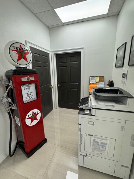 More Photos Of 15429 N Florida Ave, Tampa Medical For Lease