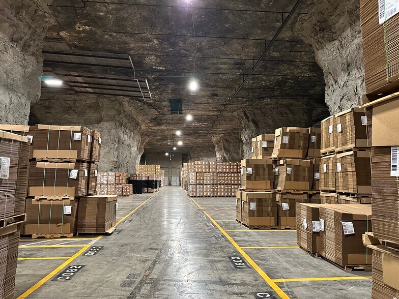 More Photos Of 3610 E Kearney St, Springfield Warehouse For Lease