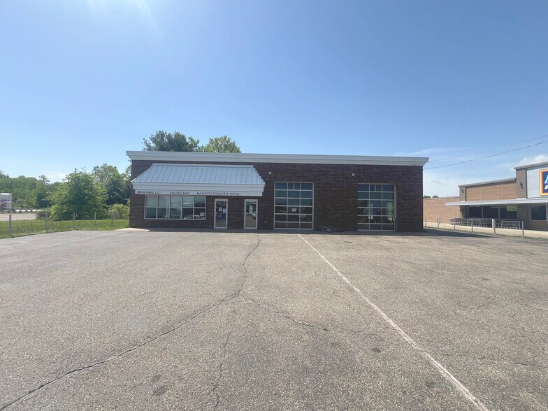 More Photos Of 2122 W State St, Alliance Auto Dealership For Lease