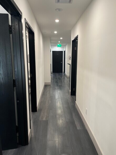 More Photos Of 17970 Sierra Hwy, Canyon Country Medical For Lease