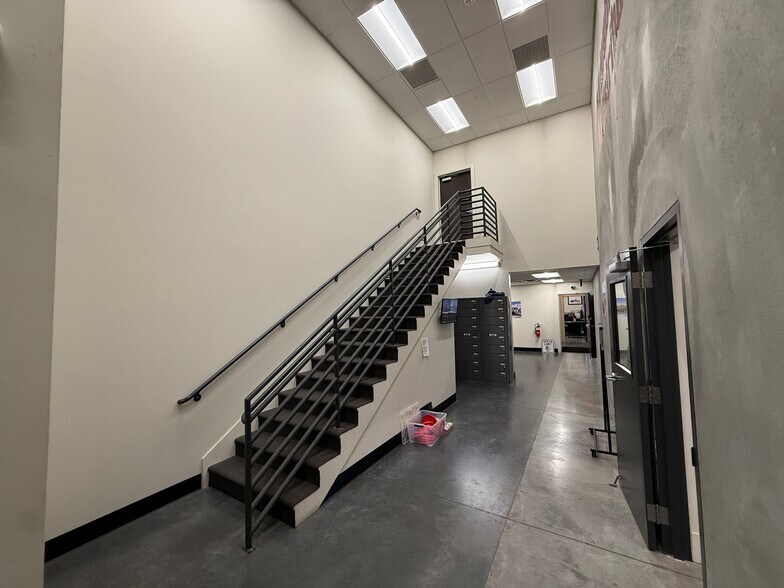 More Photos Of 1550 S Distribution Dr, Salt Lake City Flex For Lease