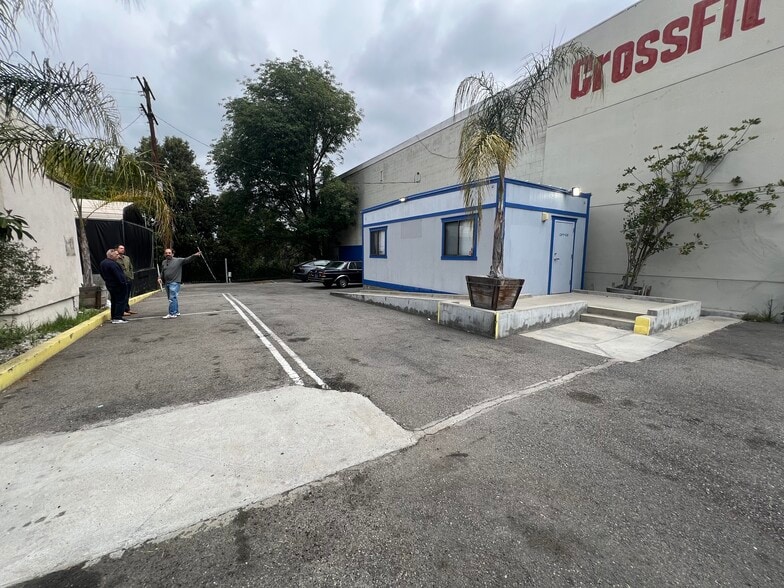 More Photos Of 11571 Ventura Blvd, Studio City Land For Lease