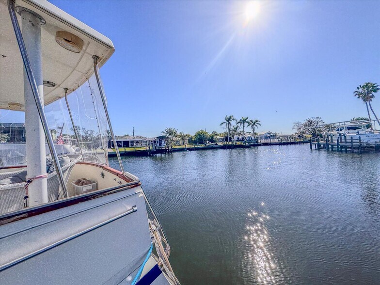 More Photos Of 17671-17681 San Carlos Blvd, Fort Myers Marina For Sale