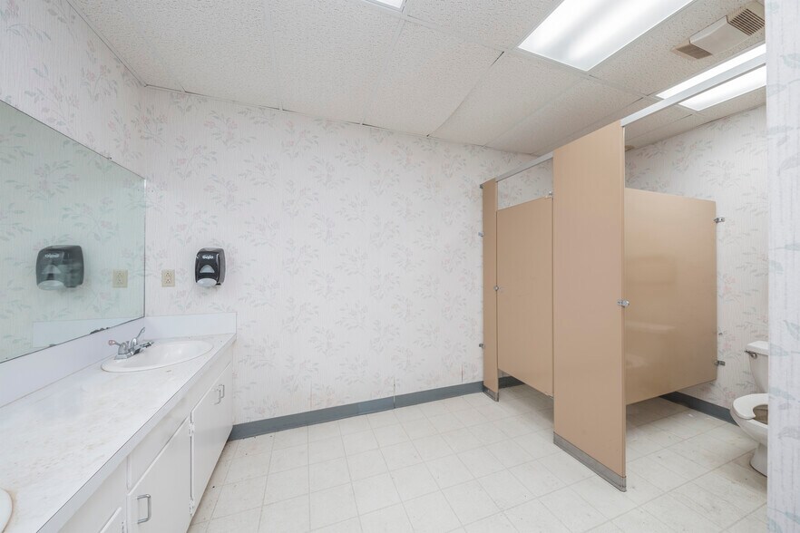 More Photos Of 1807 Tower Dr, Monroe Office For Sale