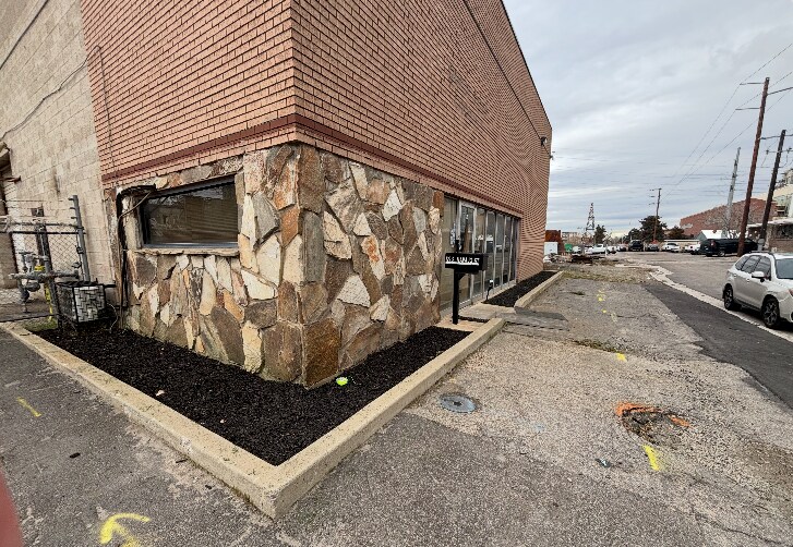 More Photos Of 122 Navajo St, Salt Lake City Manufacturing For Lease
