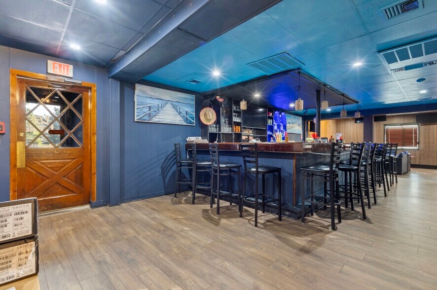 More Photos Of 376 Bullocks Point Ave, Riverside Restaurant For Sale