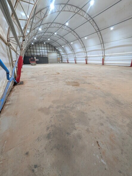 More Photos Of 3725 NE 104th St, Oklahoma City Light Distribution For Lease