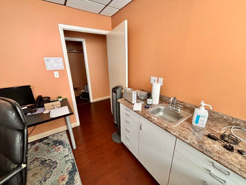 More Photos Of 4900-4902 Bergenline Ave, Union City Storefront Retail Office For Lease