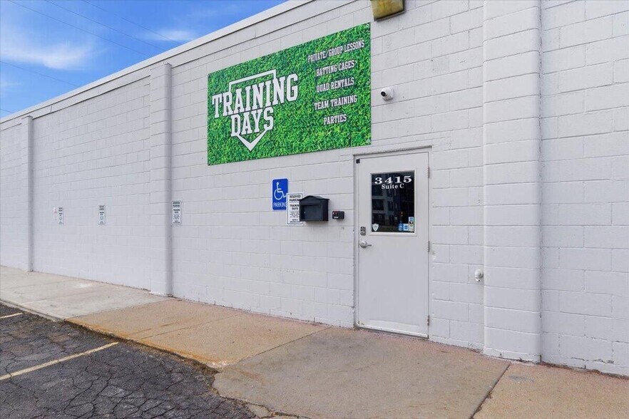 More Photos Of 3415 W Broadway, Council Bluffs General Retail For Lease