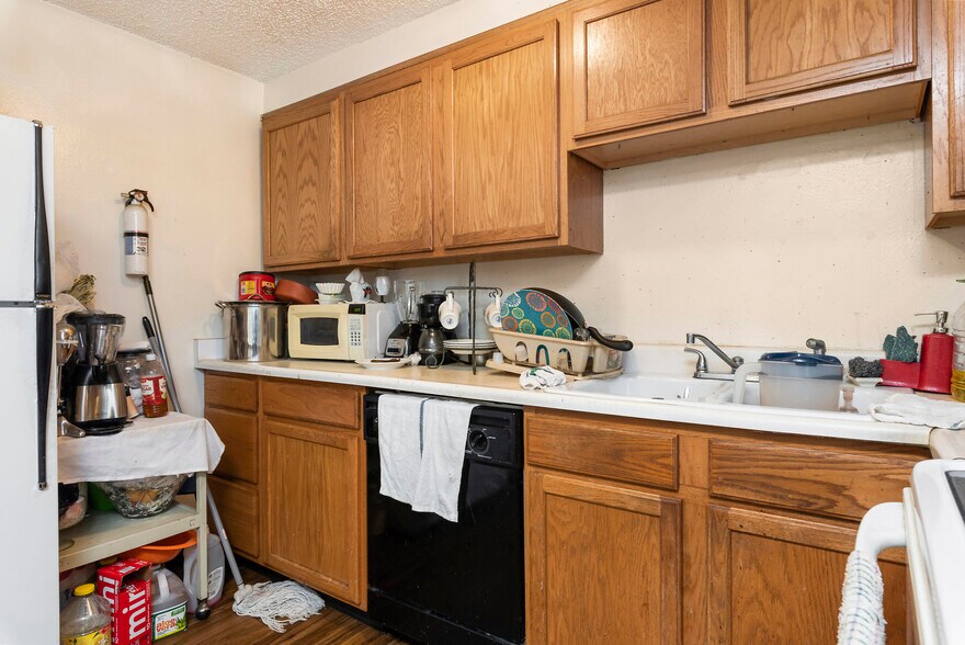 More Photos Of 4060 Airport Rd, Colorado Springs Apartments For Sale