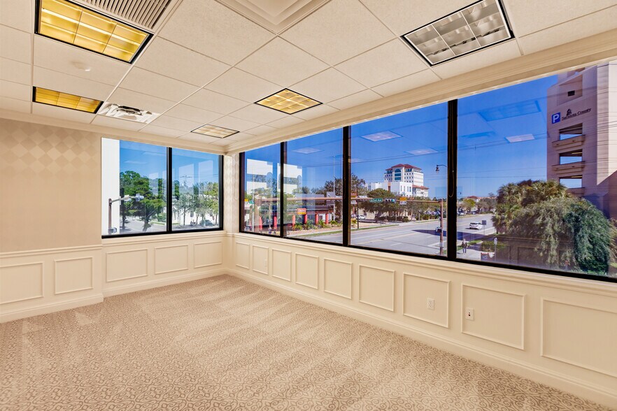 More Photos Of 2080 Ringling Blvd, Sarasota Office For Lease