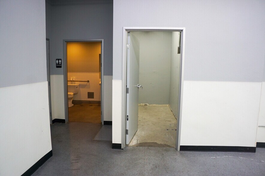 More Photos Of 4803-4809 Melrose Ave, Los Angeles Freestanding For Lease