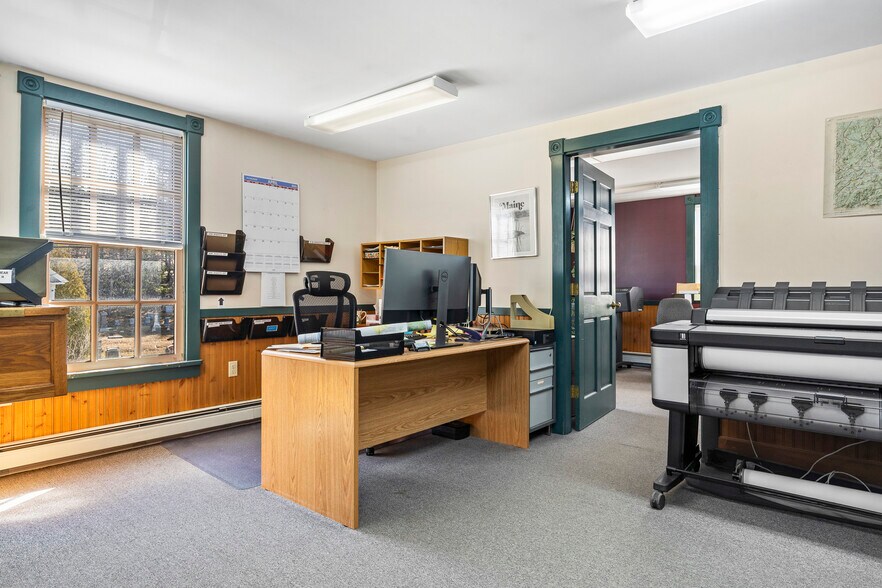 More Photos Of 1037 Wiscasset rd, Boothbay Flex For Sale