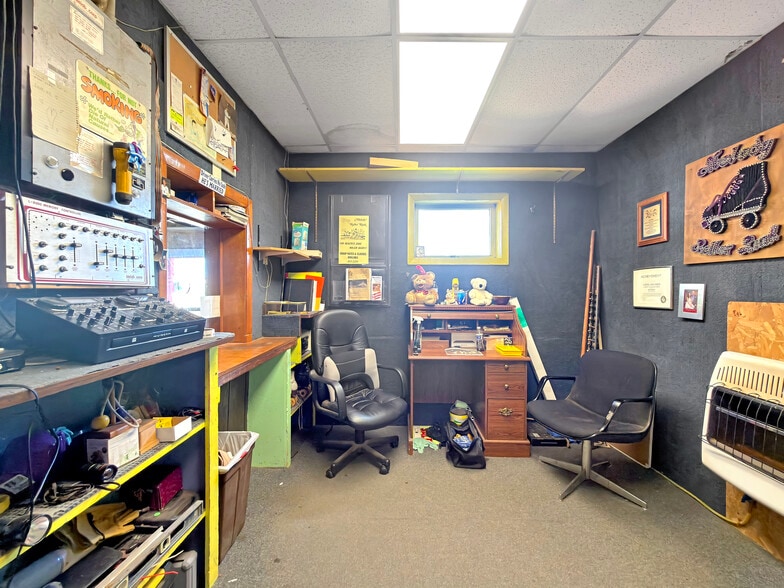 More Photos Of 18 Access Hwy, Caribou Sports And Entertainment For Sale