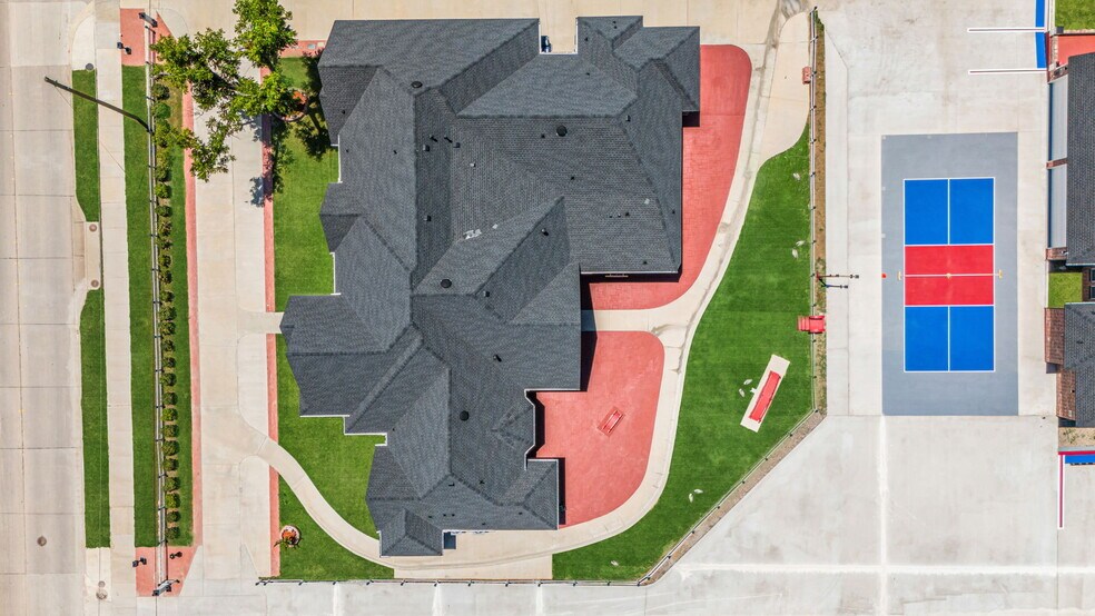 More Photos Of 703 E Oates Rd, Garland Unknown For Lease