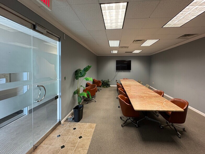 More Photos Of 14011 Park Dr, Tomball Unknown For Lease