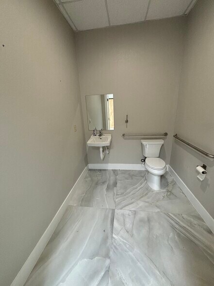 More Photos Of 6350 Bayshore Rd, North Fort Myers Freestanding For Sale