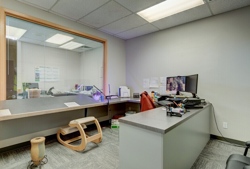 More Photos Of 499 NE Midway Blvd, Oak Harbor Office For Sale