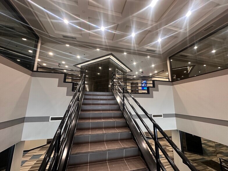 More Photos Of 4595 Broadmoor Ave SE, Grand Rapids Light Manufacturing For Lease