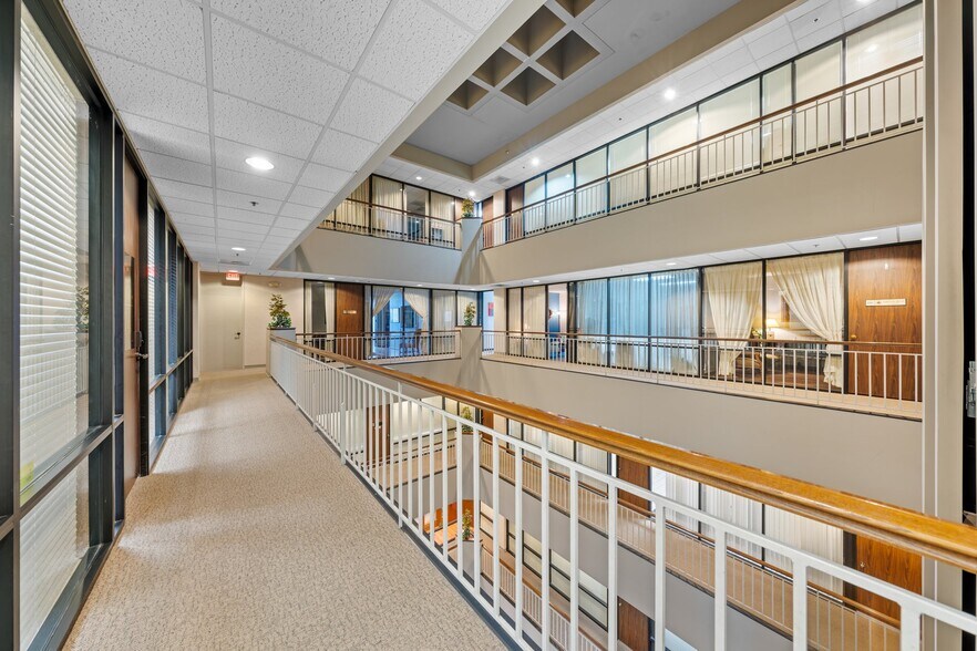 More Photos Of 222 S Sidney Baker St, Kerrville Office For Lease