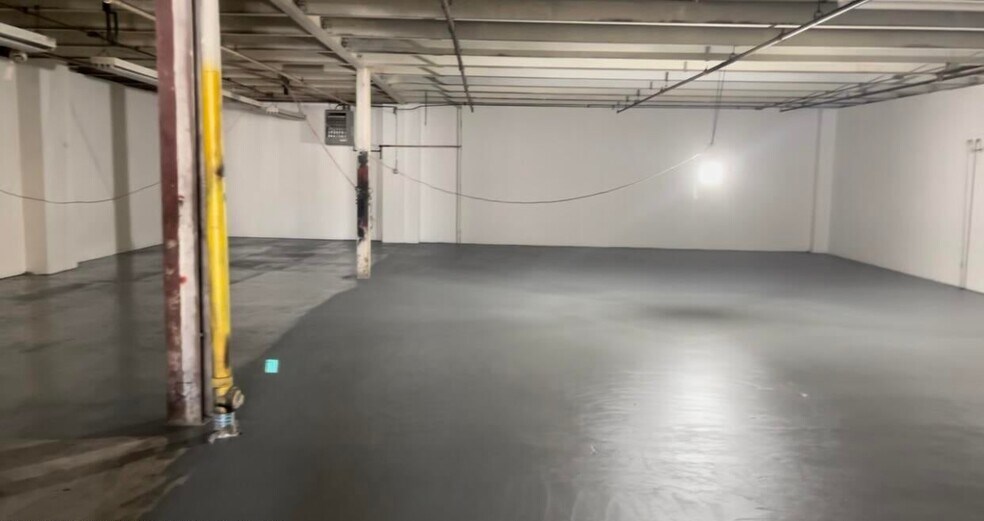 More Photos Of 112 Industrial Loop, Staten Island Warehouse For Lease