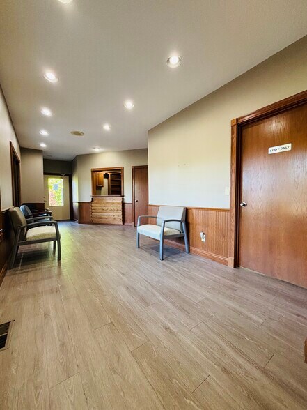 More Photos Of 1629 Harding Blvd, Cotter Medical For Sale