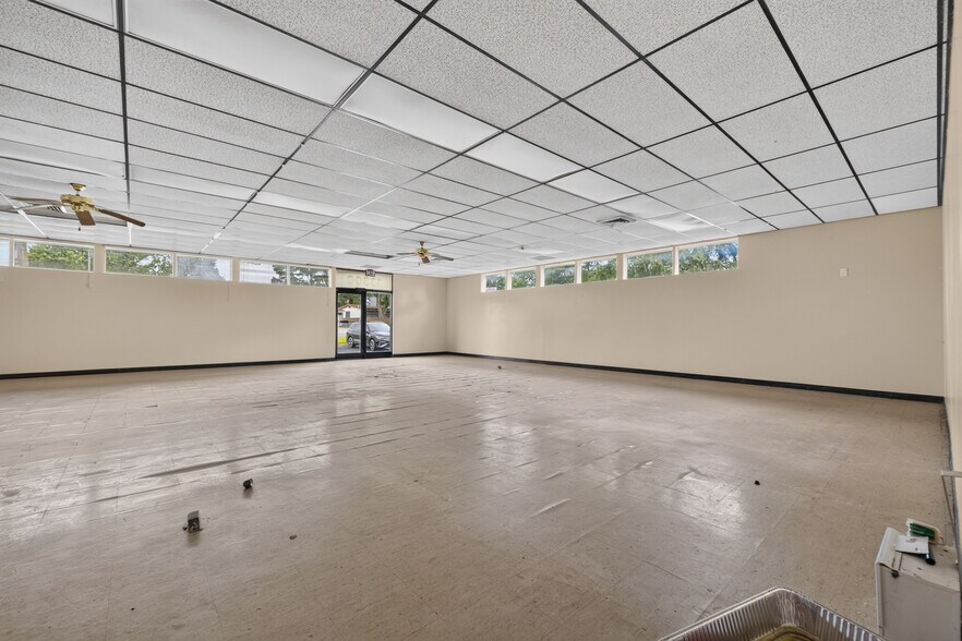 More Photos Of 13300 New Halls Ferry Rd, Florissant Medical For Sale