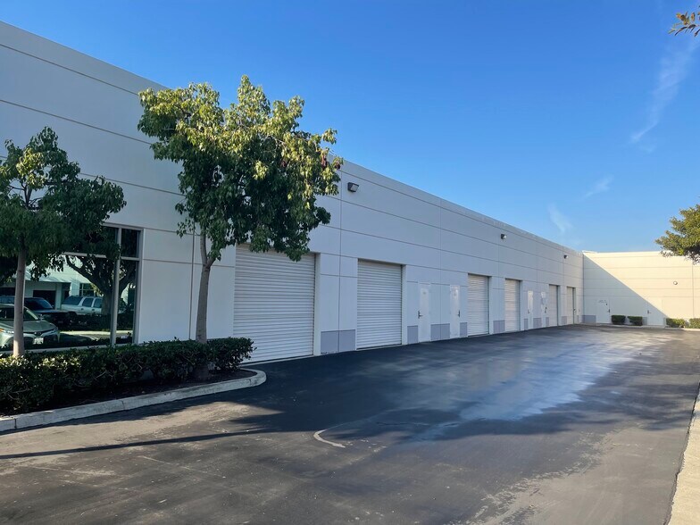 More Photos Of 192 Technology Dr, Irvine Light Distribution For Lease
