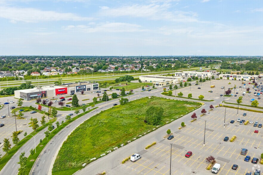 More Photos Of 5205 Boul Robert-Bourassa, Laval Unknown For Lease
